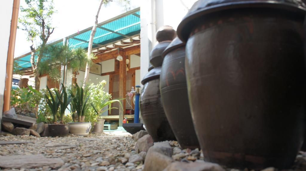 1928 Suimmaru Hanok Guesthouse Jeonju Luaran gambar
