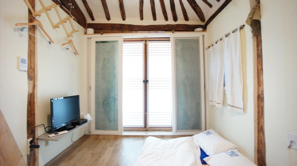 1928 Suimmaru Hanok Guesthouse Jeonju Bilik gambar