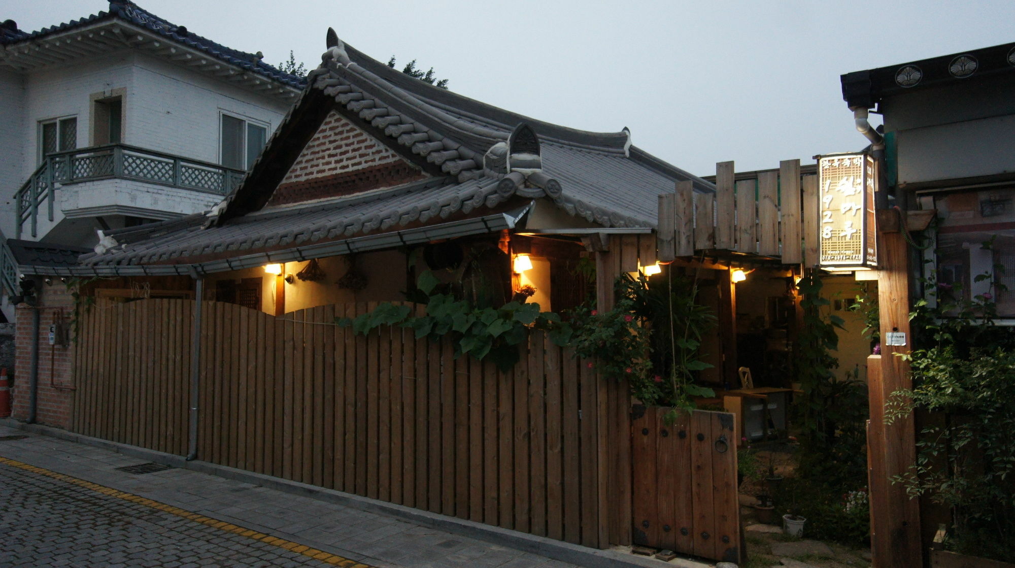 1928 Suimmaru Hanok Guesthouse Jeonju Luaran gambar