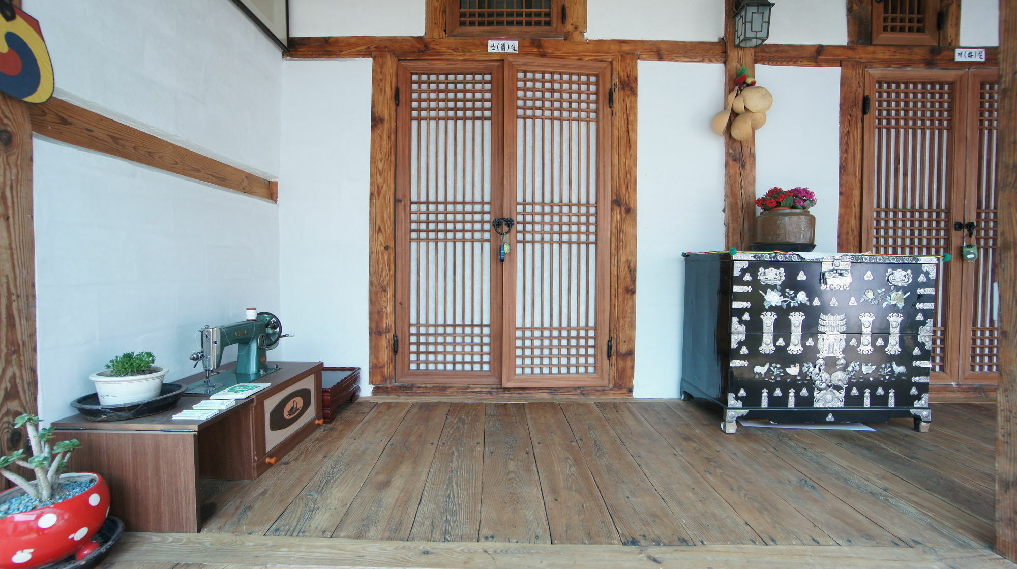 1928 Suimmaru Hanok Guesthouse Jeonju Luaran gambar